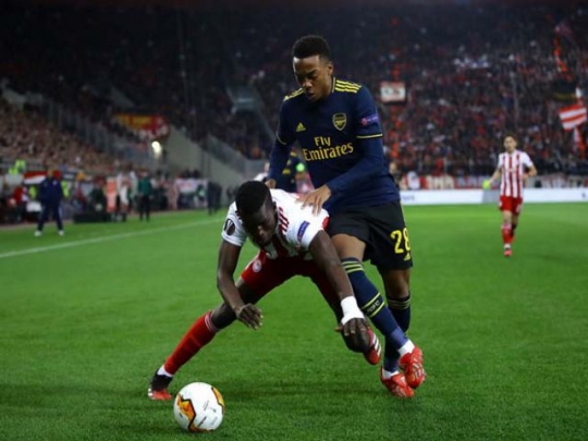 arsenal vs olympiakos phao thu tiep tuc bat bai1582673112