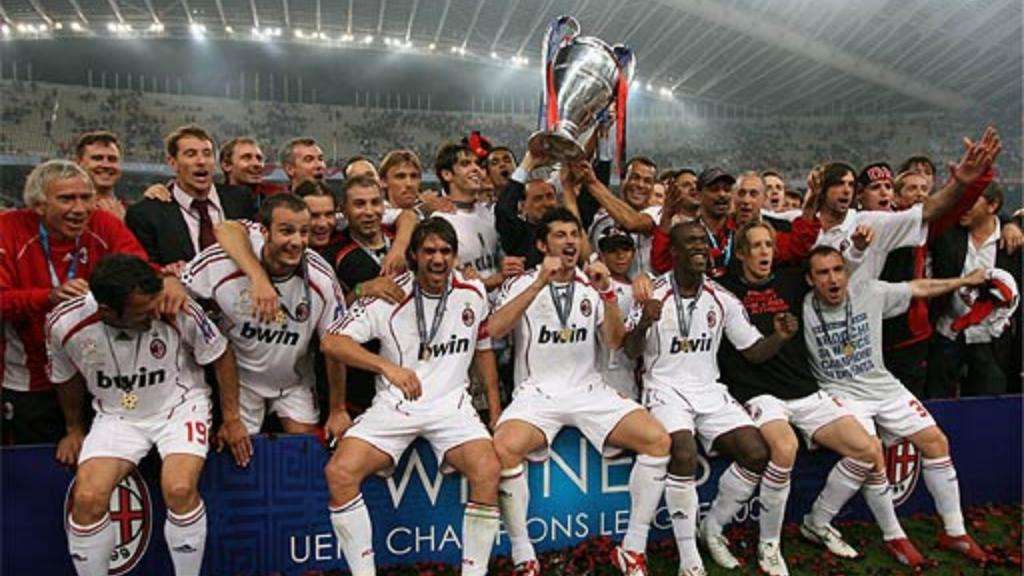 Los Jugadores Del Ac Milan Celebran La Copa De Europa Conseguida En 2007 Efe