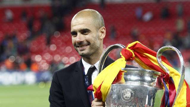 Pep Guardiola Posa Con La Champions Conquistada La Misma Con La Que Durmio Fcbarcelona